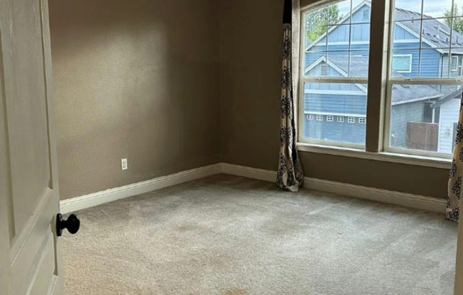 4 beds, 2.5 baths, $3,199