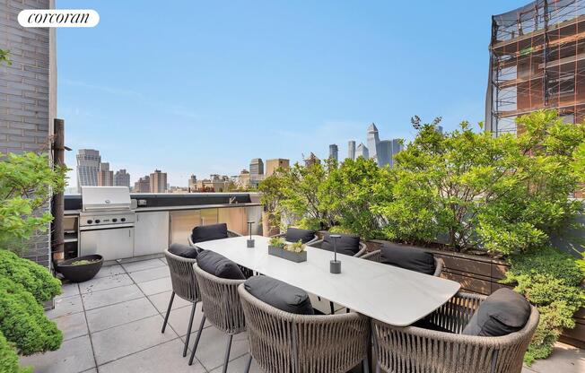 246 W 17 ST