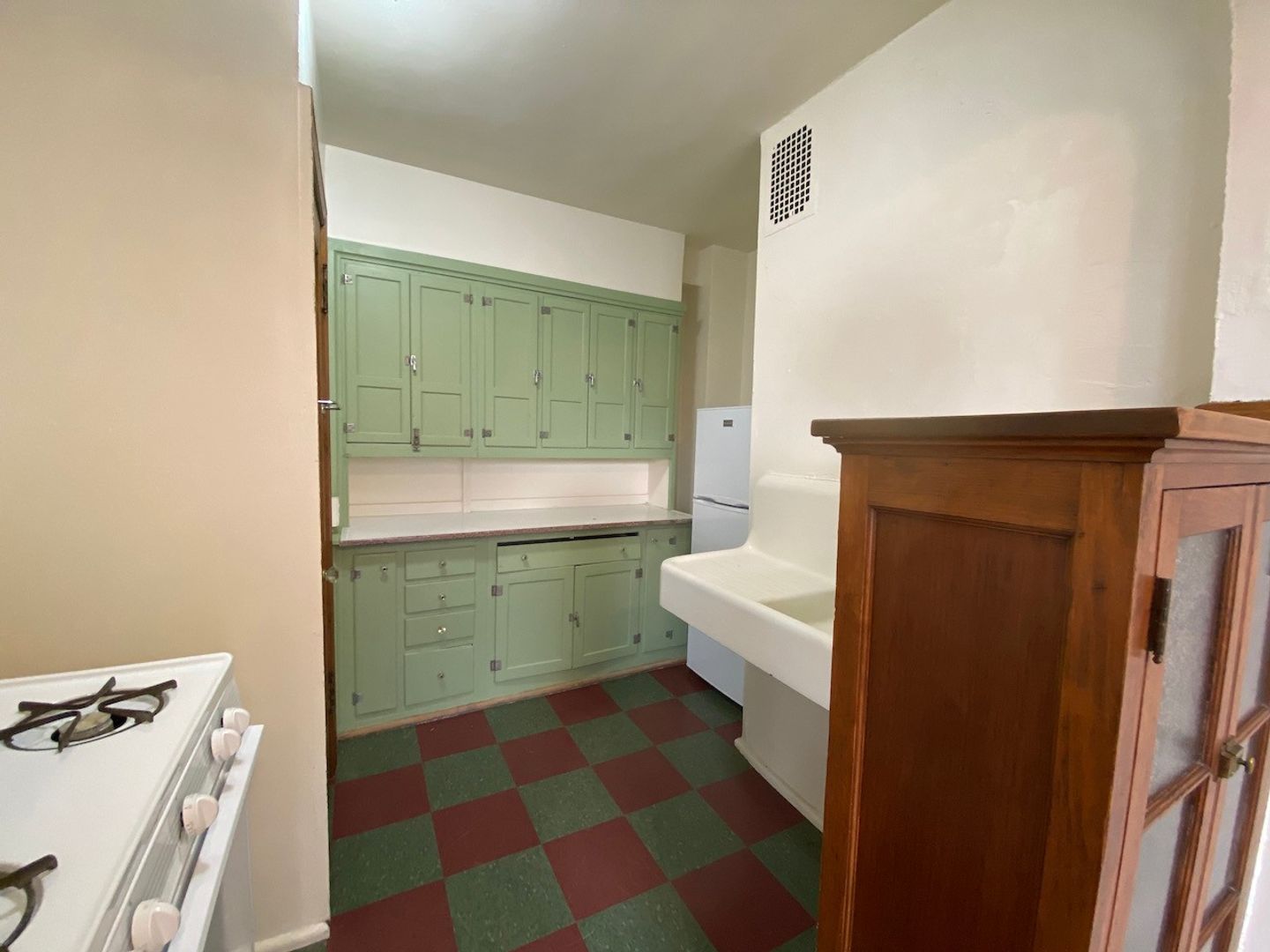 Studio, 1 bath, 400 sqft, $805, Unit 116