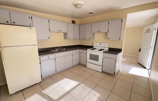 3 Bedroom 1.5 Bathroom Home For Rent -Corner lot / Fenced