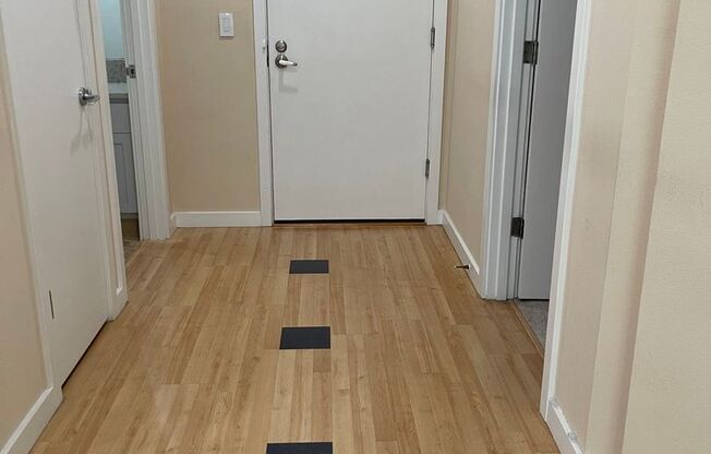 Fantastic Condo in the Heart of Downtown Bellevue with A/C and Assigned Garage Parking