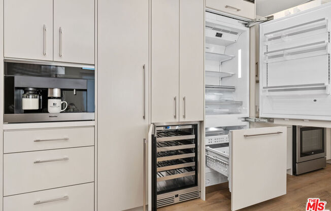 1 bed, 1 bath, 765 sqft, $4,695, Unit 413