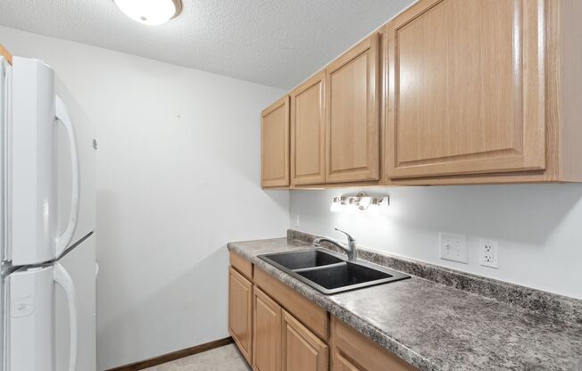 2 beds, 1 bath, 630 sqft, $995, Unit 12