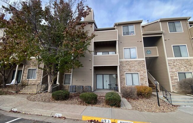 **Cozy Condo Available NOW** Minutes to Red Rocks!