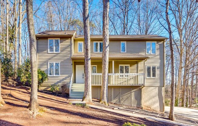River Hills: 3 BR with 2 Full & 2 Half Baths