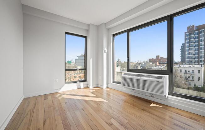 2 beds, 1.5 baths, 826 sqft, $5,800, Unit 5J