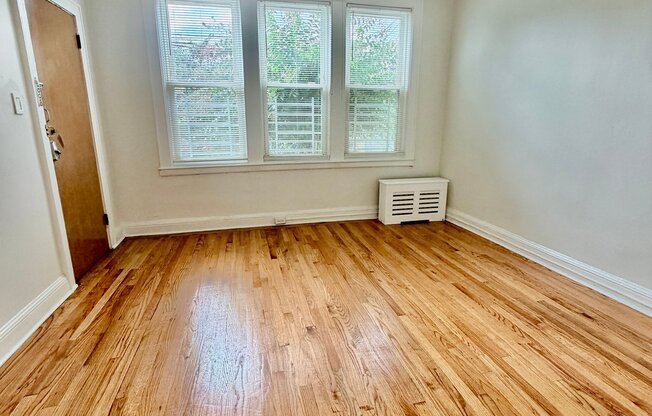 2857 DEWEY AVE