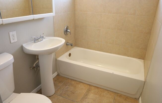 3 beds, 2 baths, $1,650