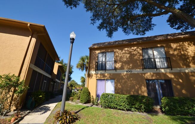 Gorgeous 1/1 Condo in Winter Springs ~ Updated Kitchen/Bath & Real Hardwood Floors!