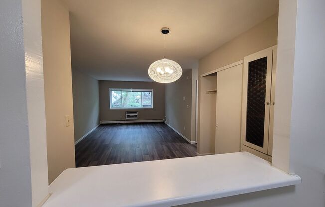 2 beds, 1 bath, $1,425, Unit 316