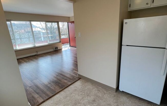 2 beds, 1 bath, 720 sqft, $1,850, Unit 4