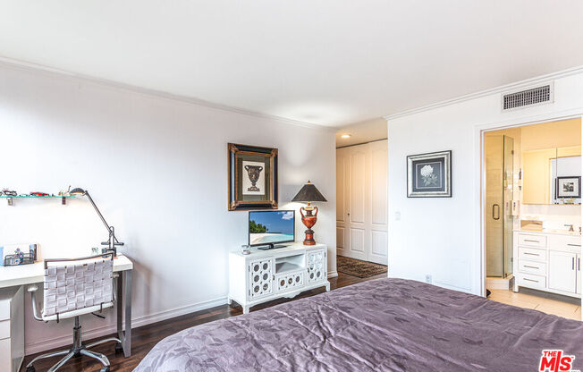 2 beds, 2 baths, 844 sqft, $4,200, Unit 516