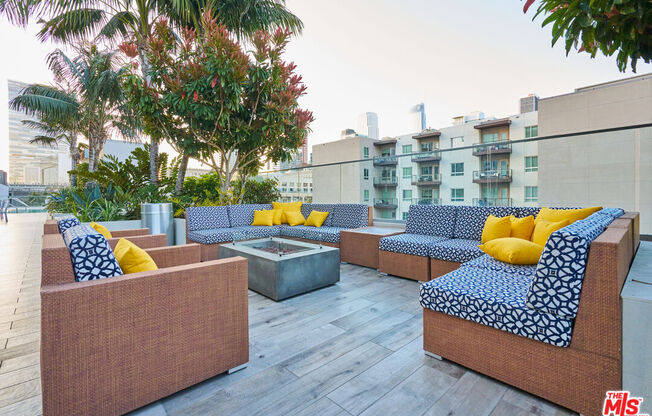 1 bed, 1 bath, 840 sqft, $3,300, Unit 1908
