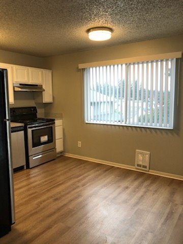 1 bed, 1 bath, 700 sqft, $1,600, Unit 6