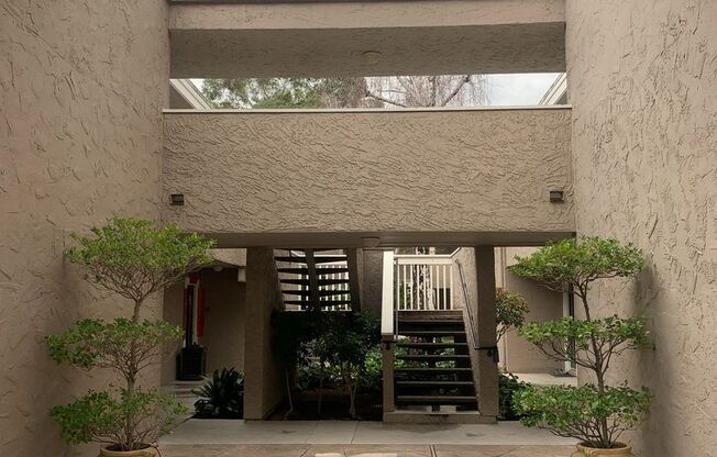 Lovely 2-Bedroom Apartment in Sharon Heights