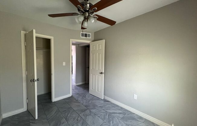 2 beds, 1 bath, $1,400, Unit 1422 - Back