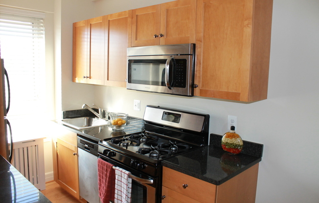 Studio, 1 bath, 487 sqft, $2,100, Unit 212