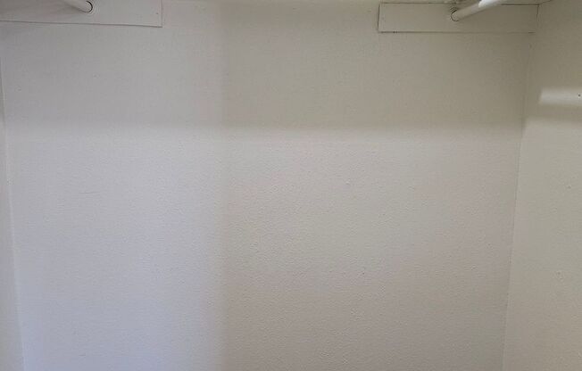 2 beds, 1 bath, 900 sqft, $1,299, Unit ELP2202-232