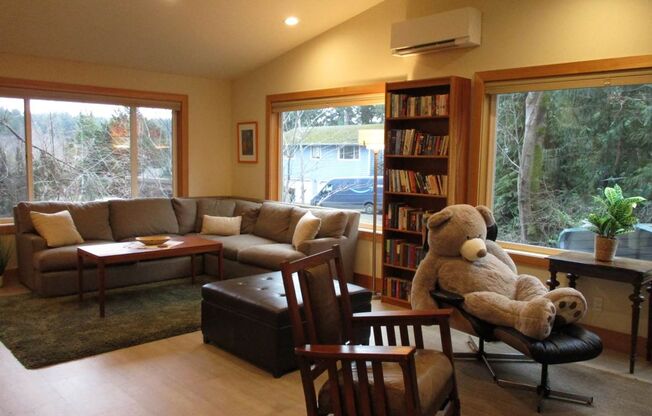 Fully Furnished 1 Bedroom Apartment in Gig Harbor