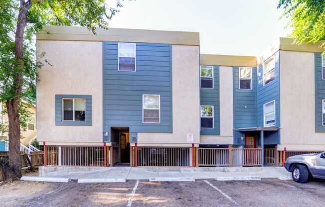 2 beds, 1 bath, 690 sqft, $1,700, Unit 300