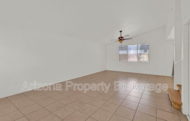 1525 E BETSY