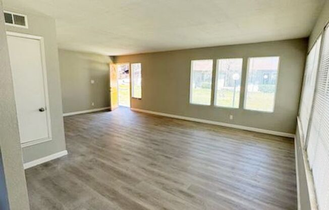 3 beds, 1 bath, $2,295, Unit 02