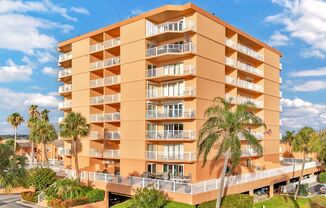 1bed/1bath Unfurnished 5th Floor Condo with Gorgeous Water Views!