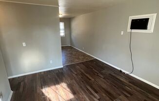 2 beds, 1 bath, 650 sqft, $800, Unit Apt 26