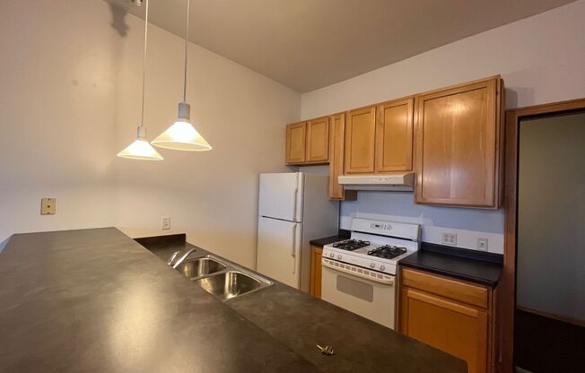 1 bed, 1 bath, 924 sqft, $1,395, Unit 202