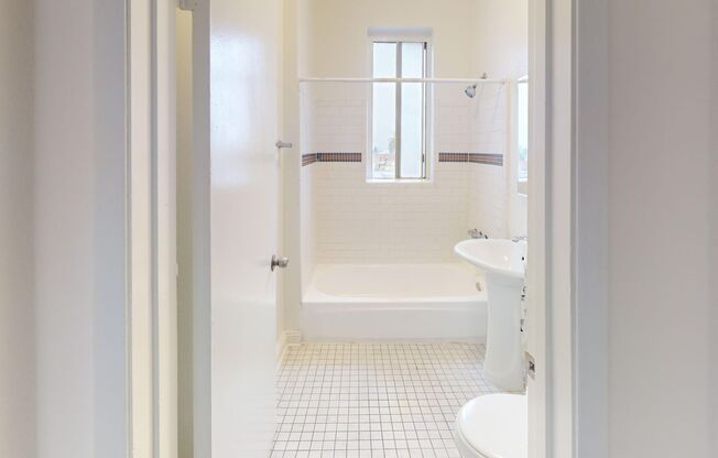 1 bed, 1 bath, 575 sqft, $1,595, Unit 501