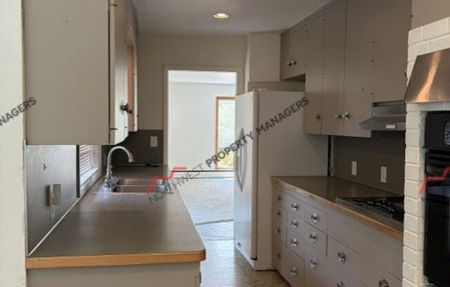 STATUS: AVAILABLE | R138B | $2195 + $100 flat rate for W/S