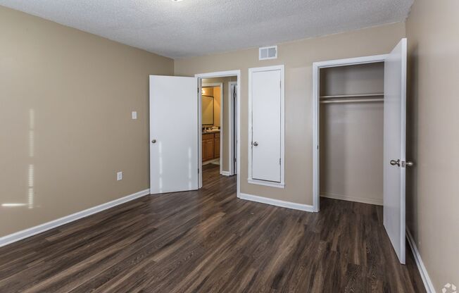 2 beds, 1.5 baths, 1,100 sqft, $1,050