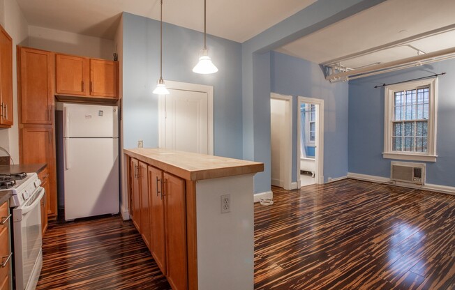 Spacious 1 Bd in Adams Morgan // Storage Included