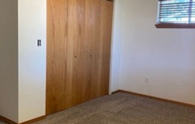 2 beds, 1 bath, $1,400, Unit 308 N. Pierce Rd