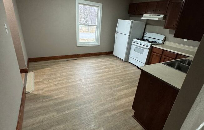 3 beds, 1 bath, $925