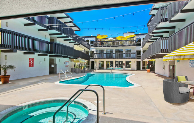 Resort-like hot tub, swimming pool and a picnic area on the side