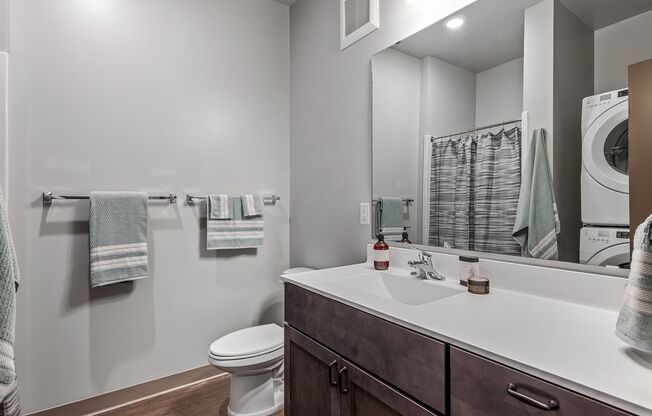 2 beds, 1 bath, 818 sqft, $2,300, Unit 212