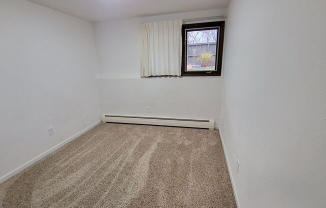 2 beds, 1 bath, $2,350, Unit Unit B