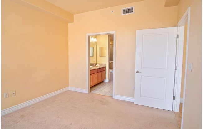 1 bed, 1.5 baths, 1,000 sqft, $1,590, Unit 504