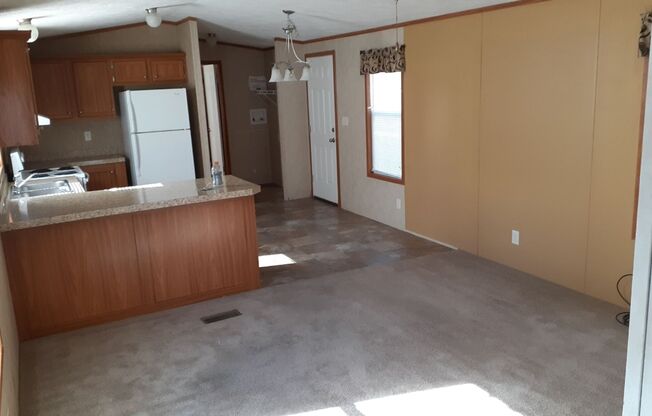 2 beds, 1 bath, $795, Unit E-13X