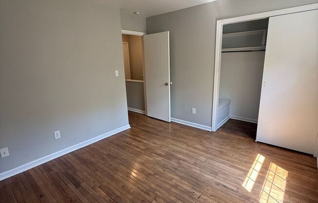 2 beds, 1 bath, 910 sqft, $1,820, Unit 52OH-10