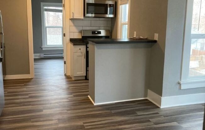 2 beds, 1 bath, 850 sqft, $1,375, Unit 1213 - 16