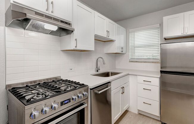 1 bed, 1 bath, $1,000, Unit 15