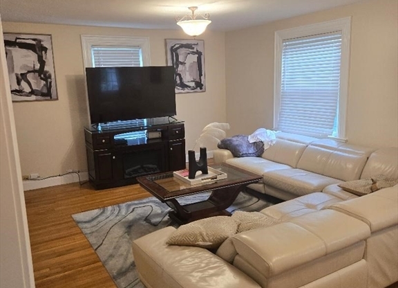 55 ROCKLAND AVE
