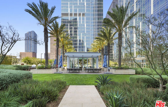 2 beds, 2 baths, 1,305 sqft, $4,800, Unit 2811