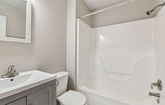 2 beds, 1 bath, 725 sqft, $1,250, Unit 90-3