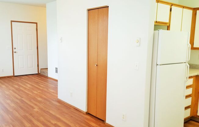 2 beds, 1.5 baths, 896 sqft, $1,450, Unit 638 LaSalle Street #3