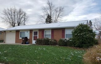 Rent now! Great 3 bed 1 bath quiet Xenia location close to schools & shopping