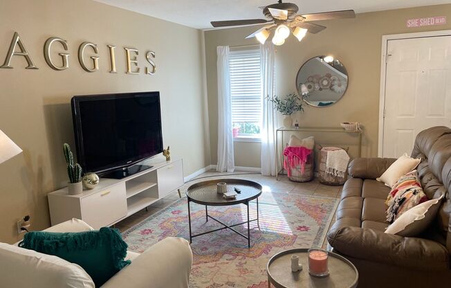 Beautiful 4 Bed, 4.5 Bath Minutes from Campus!