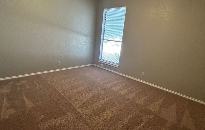 2 beds, 1 bath, $1,200